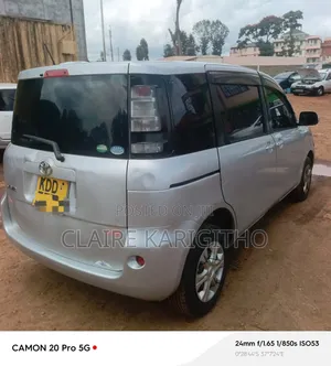 Toyota Sienta 2014 Silver