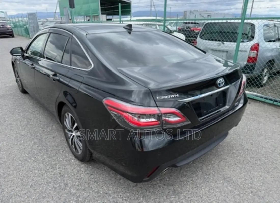 Toyota Crown 2018 Black