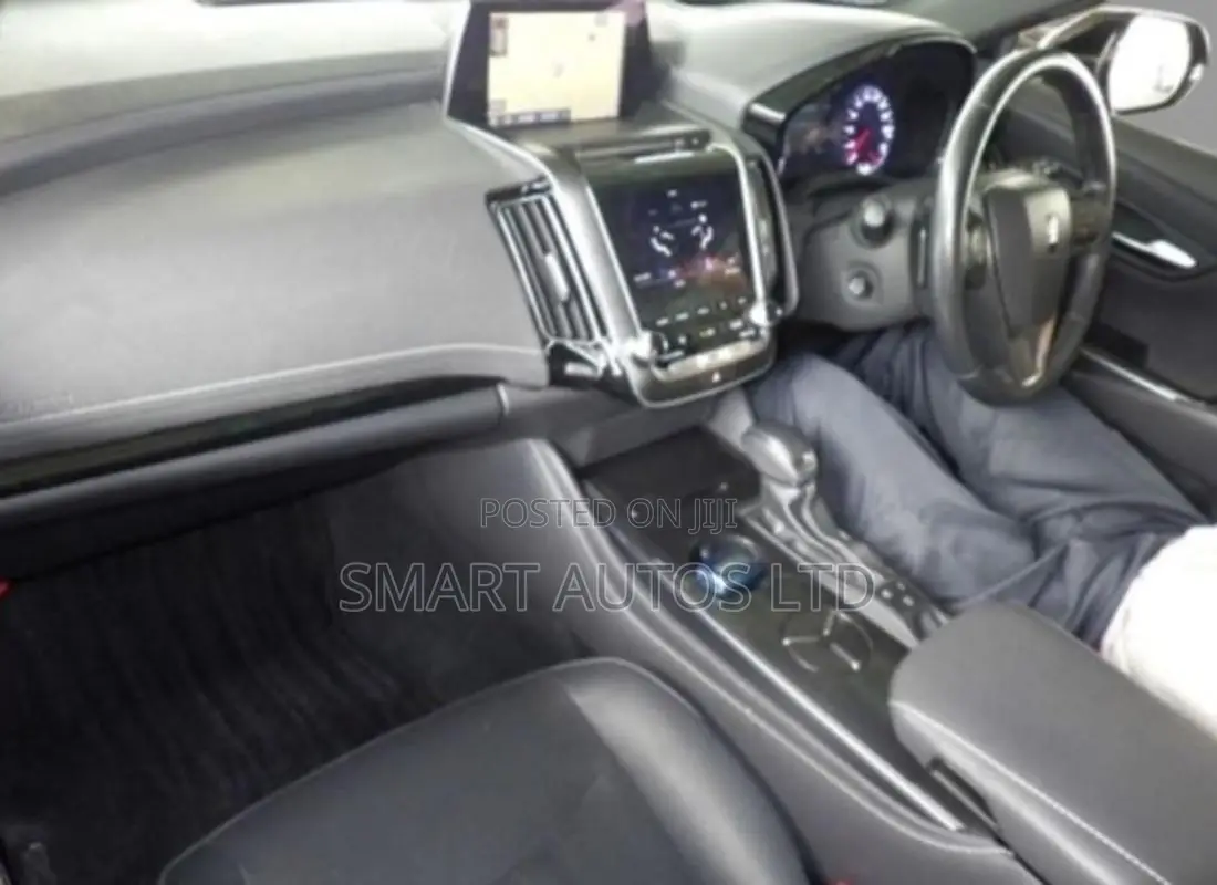 Toyota Crown 2018 Black