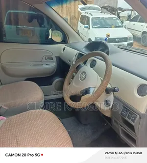 Toyota Sienta 2014 Silver