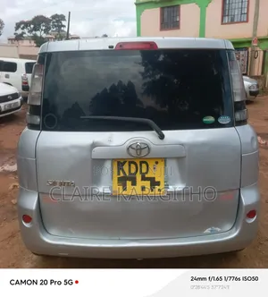 Toyota Sienta 2014 Silver