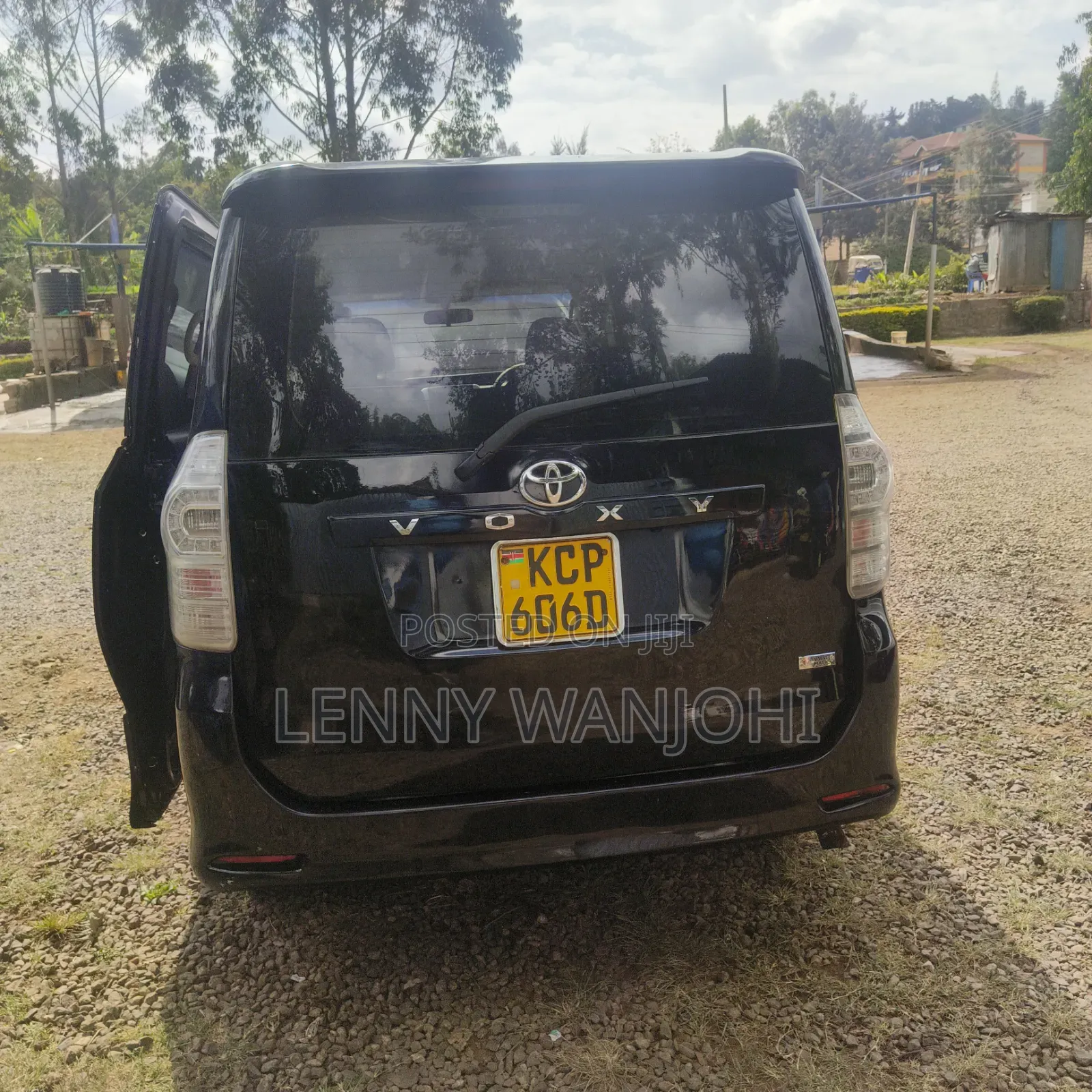 Toyota Voxy V 2WD 7-Seater 2010 Black