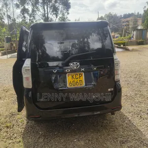 Toyota Voxy V 2WD 7-Seater 2010 Black
