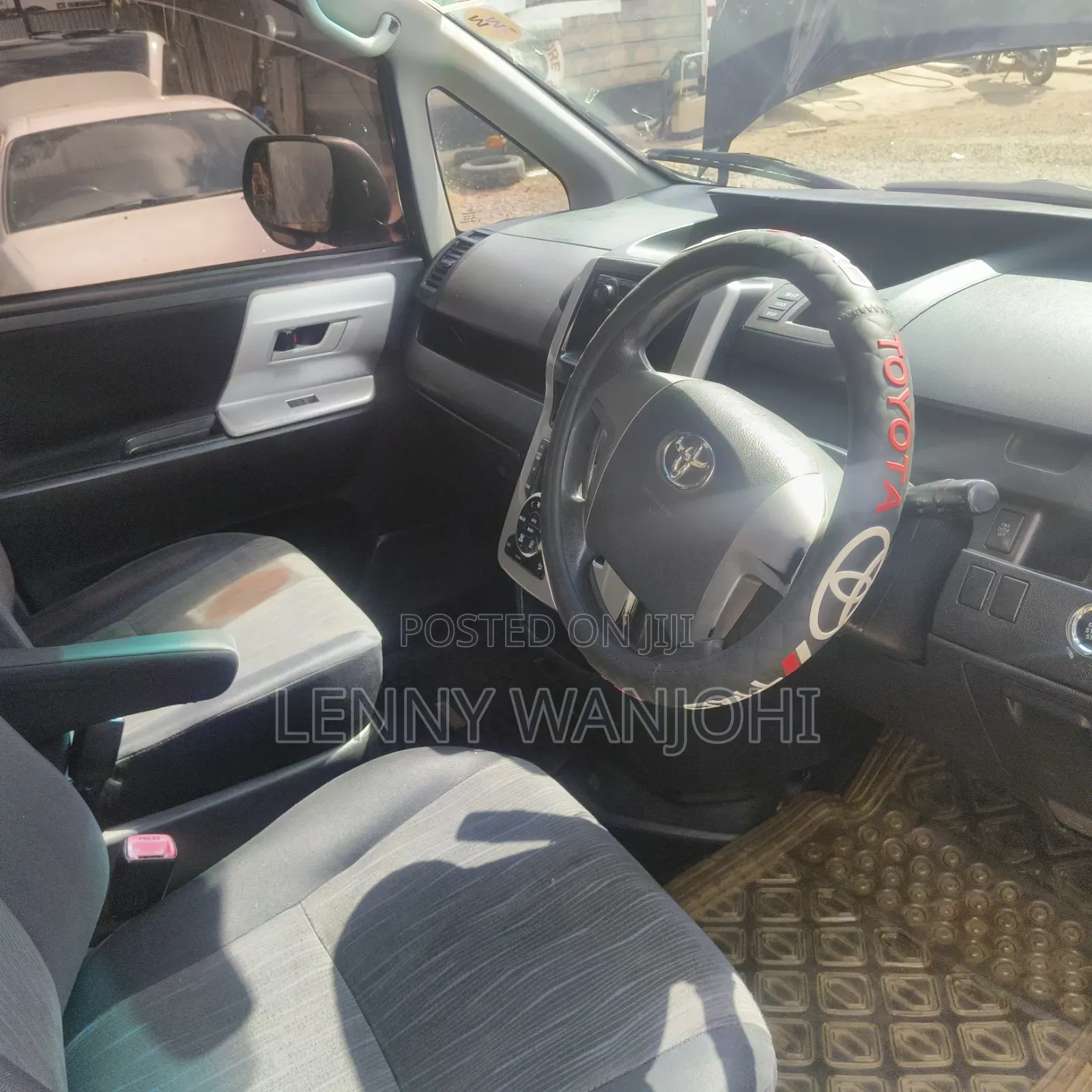 Toyota Voxy V 2WD 7-Seater 2010 Black