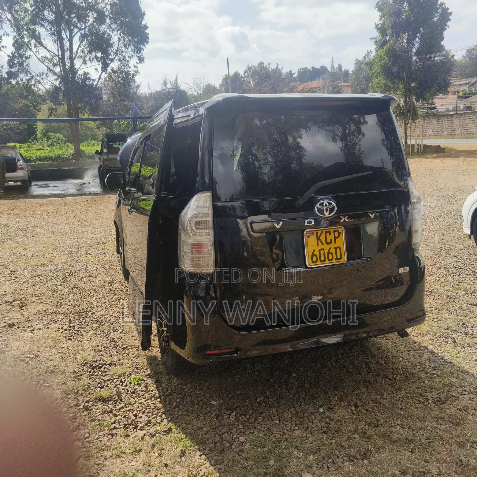 Toyota Voxy V 2WD 7-Seater 2010 Black