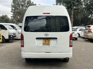 Toyota HiAce 2019 White
