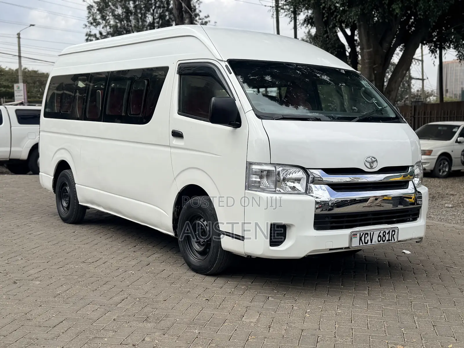 Toyota HiAce 2019 White