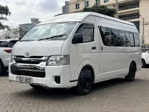 Toyota HiAce 2019 White