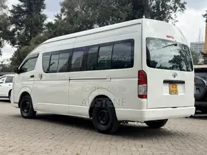 Toyota HiAce 2019 White
