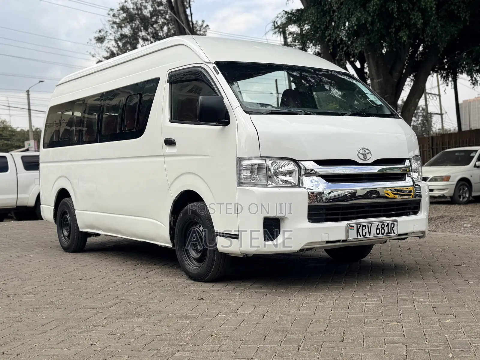 Toyota HiAce 2019 White