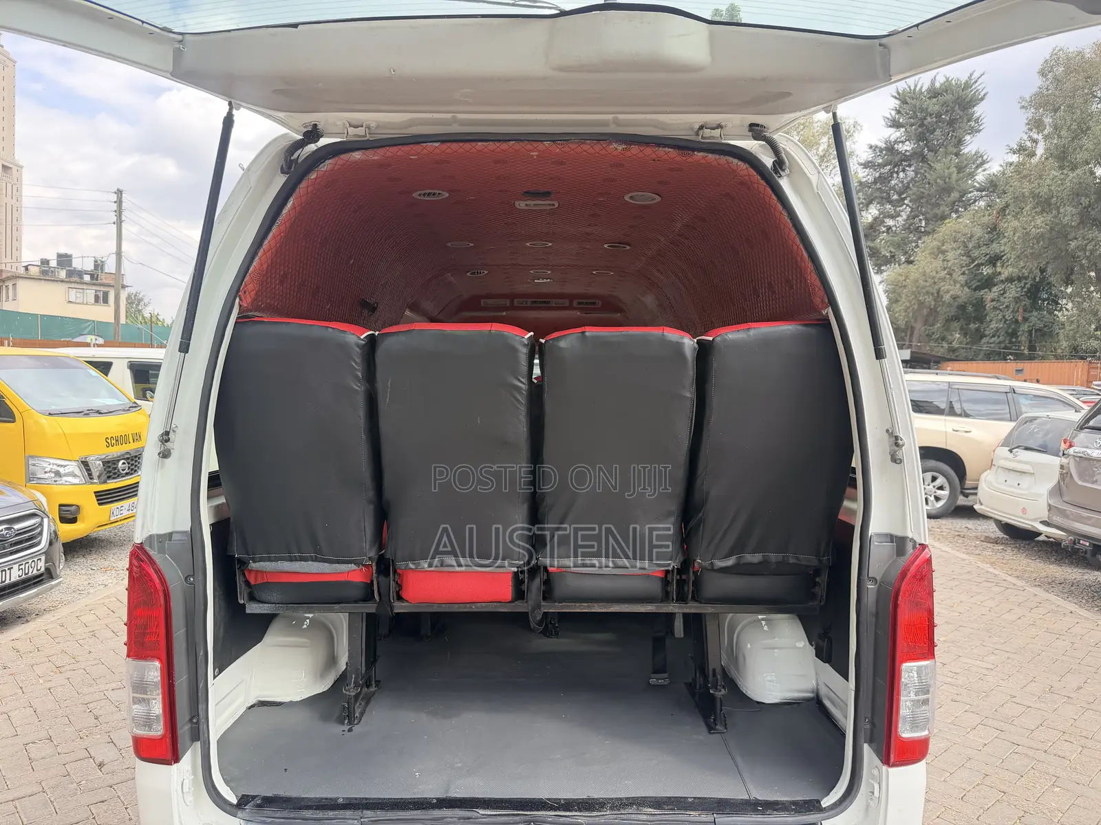 Toyota HiAce 2019 White