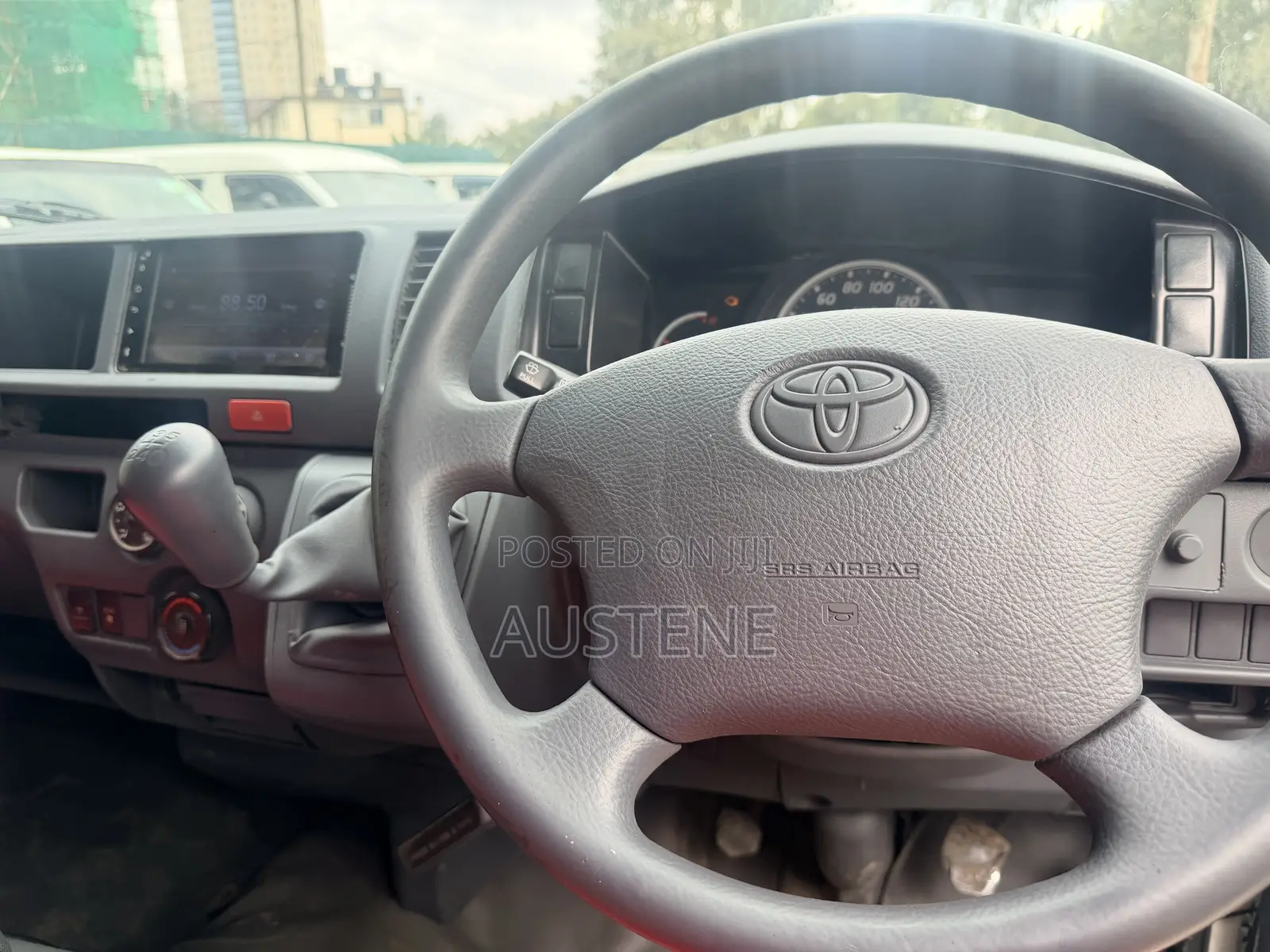 Toyota HiAce 2019 White
