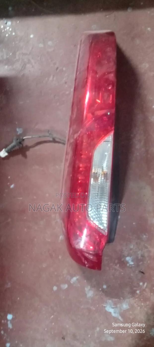 Nissan X-Trail Nt31 Tailight - main view