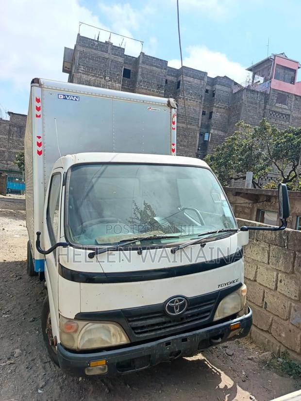 Toyota Dyna 2008 White