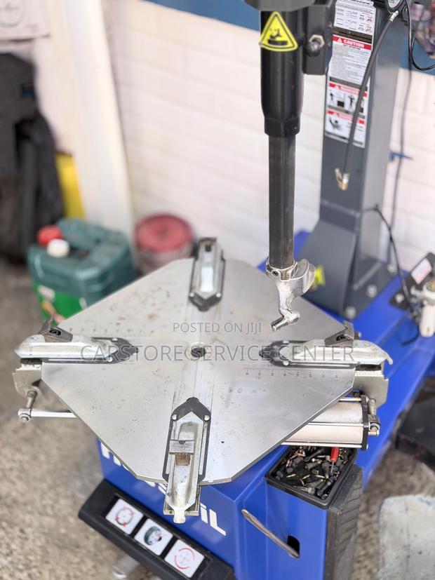Semi Automatic Tyre Changer - thumbnail 4