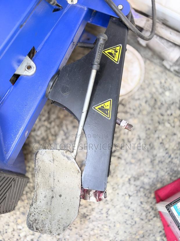 Semi Automatic Tyre Changer - thumbnail 5