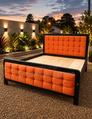 Amber Noir 5×6 Upholstered Bed