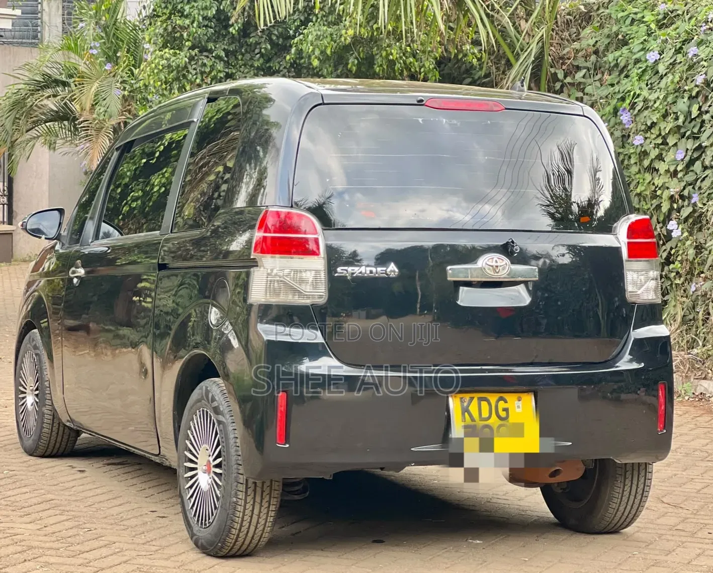 Toyota Spade 2014 Black