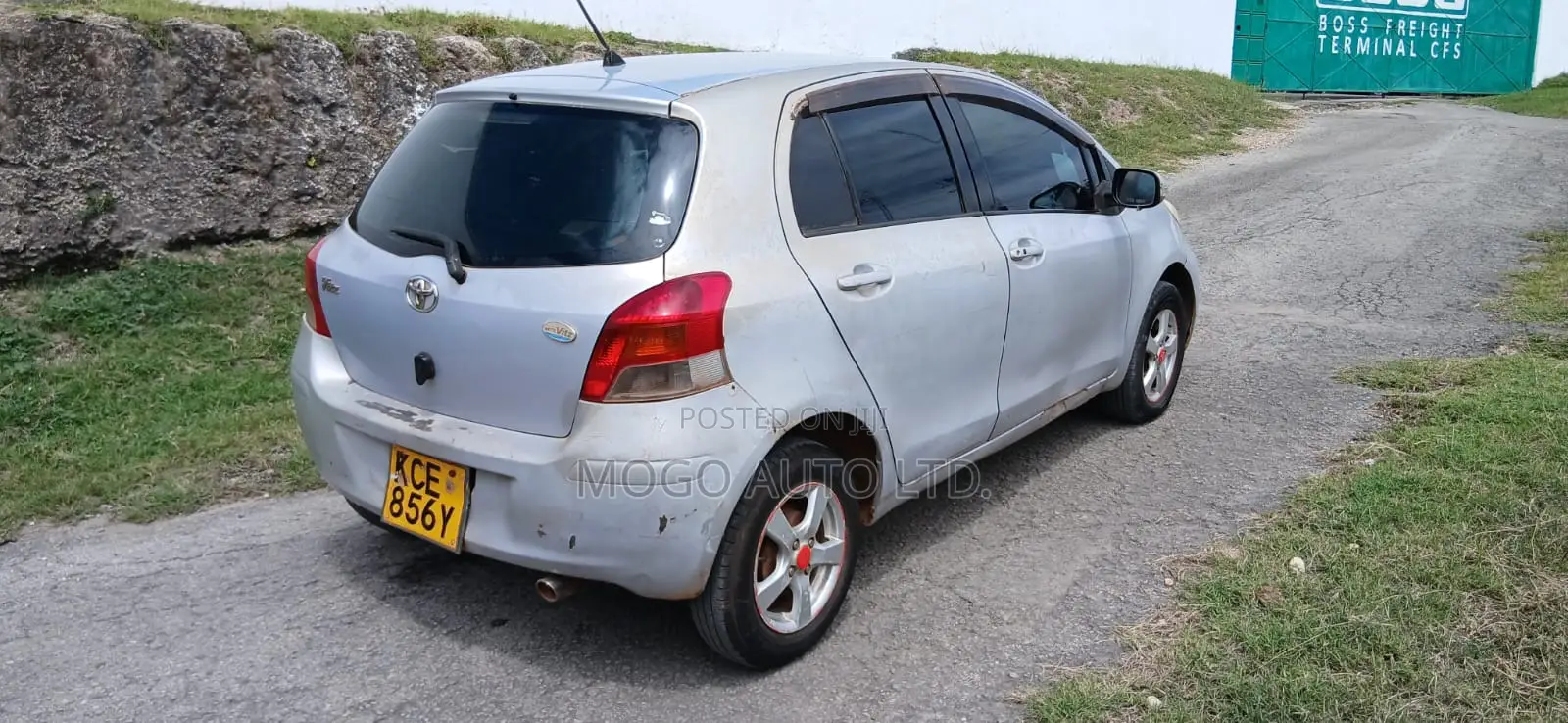 Toyota Vitz 2008 Silver