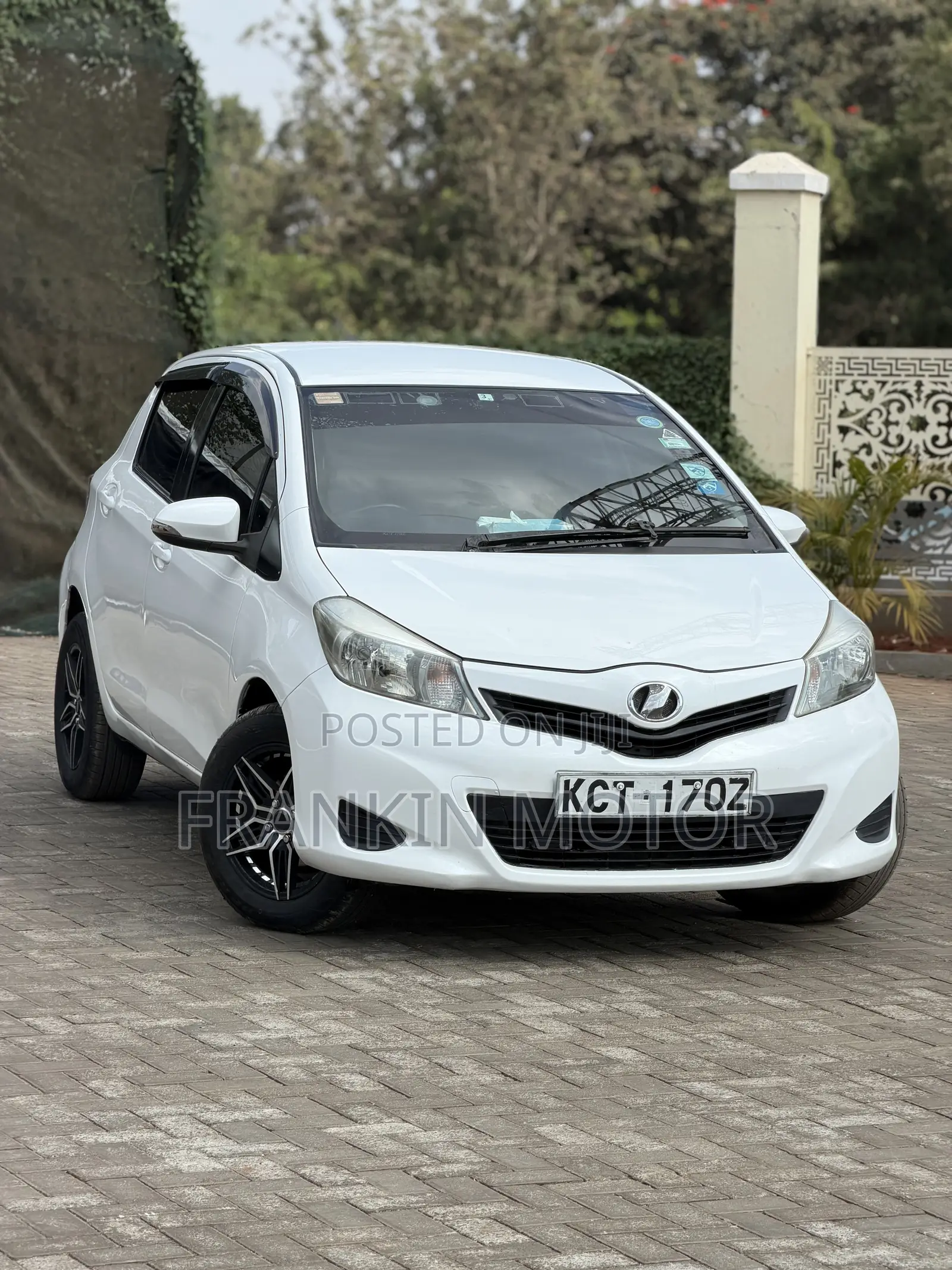 Toyota Vitz 1.3 FWD 5dr 2012 White
