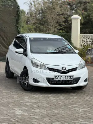 Toyota Vitz 1.3 FWD 5dr 2012 White