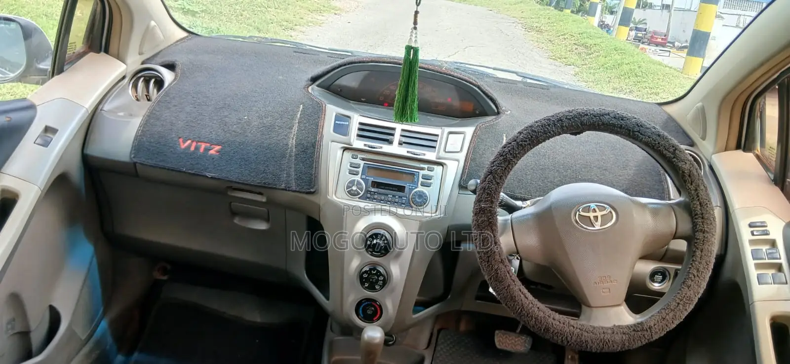 Toyota Vitz 2008 Silver
