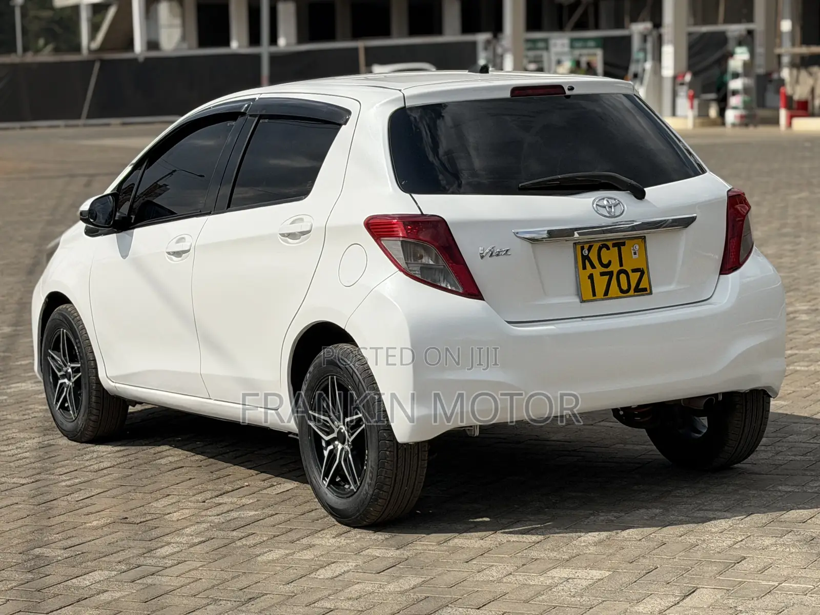 Toyota Vitz 1.3 FWD 5dr 2012 White