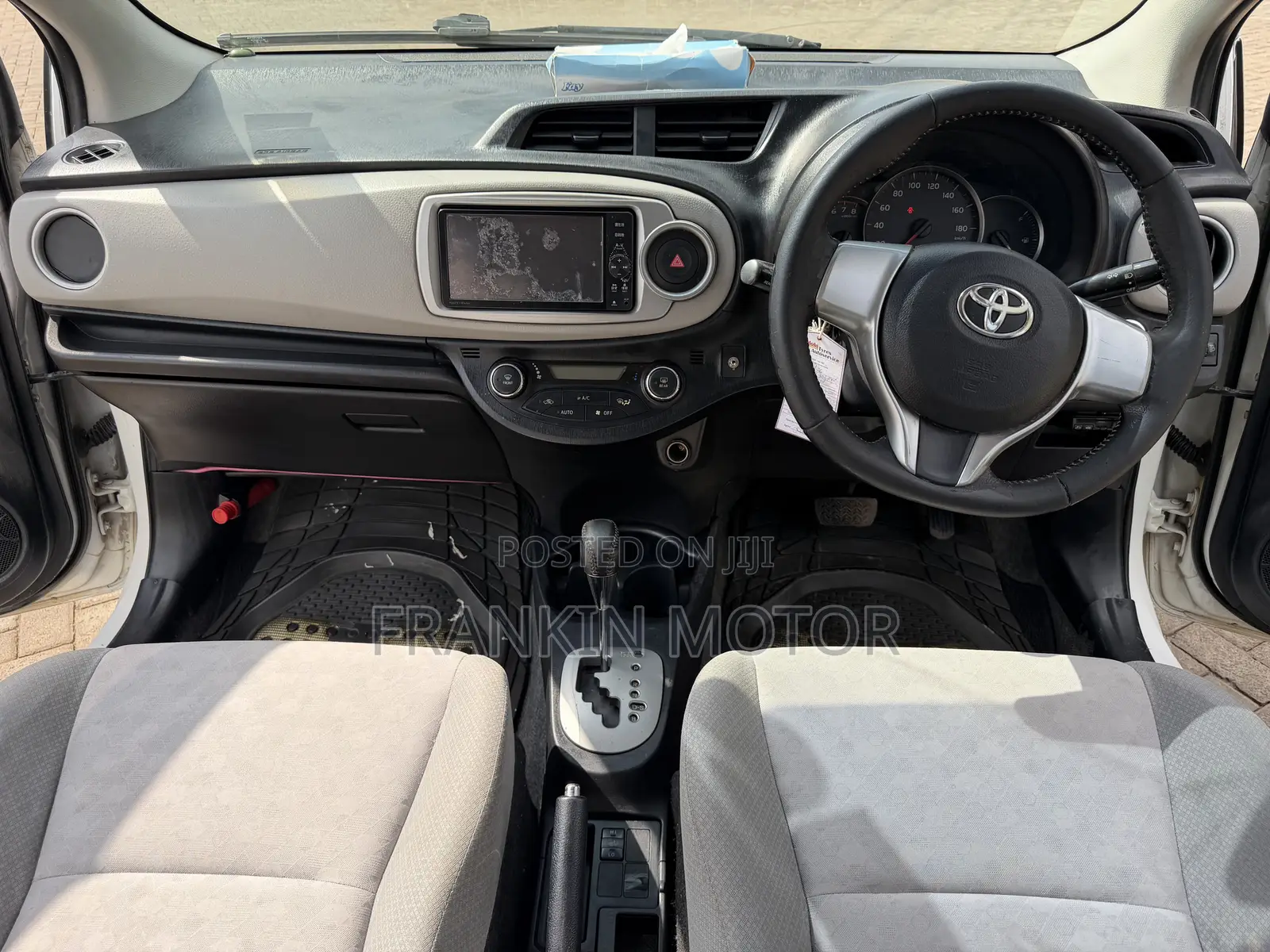 Toyota Vitz 1.3 FWD 5dr 2012 White
