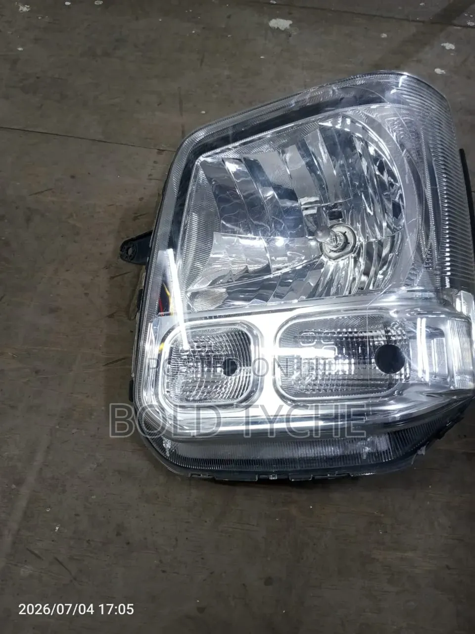 Suzuki Every Headlight