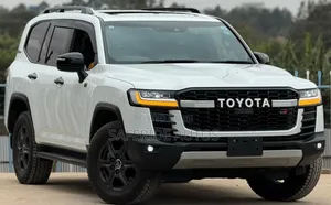 Toyota Land Cruiser LC300 2023 White