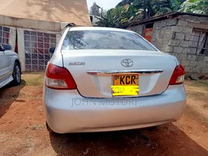 Toyota Belta 2010 Silver