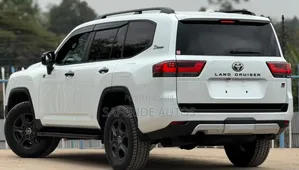 Toyota Land Cruiser LC300 2023 White