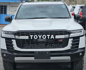 Toyota Land Cruiser LC300 2023 White