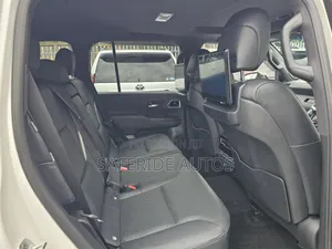 Toyota Land Cruiser LC300 2023 White