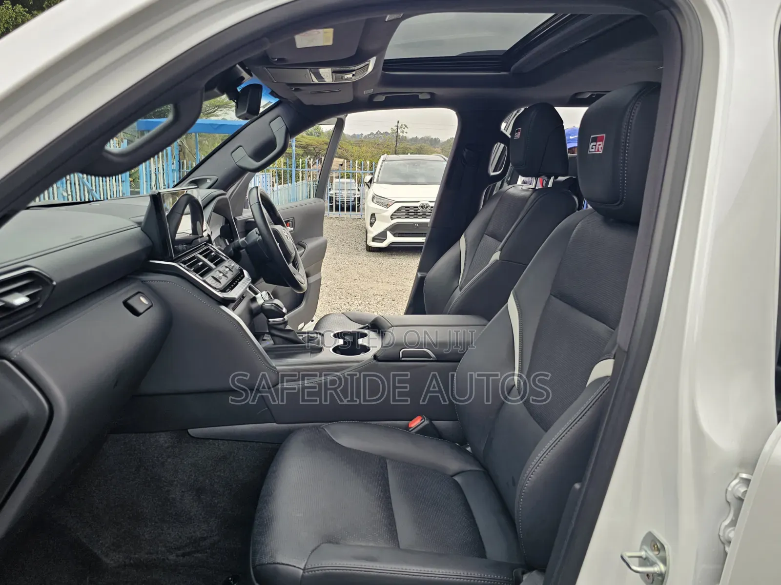 Toyota Land Cruiser LC300 2023 White