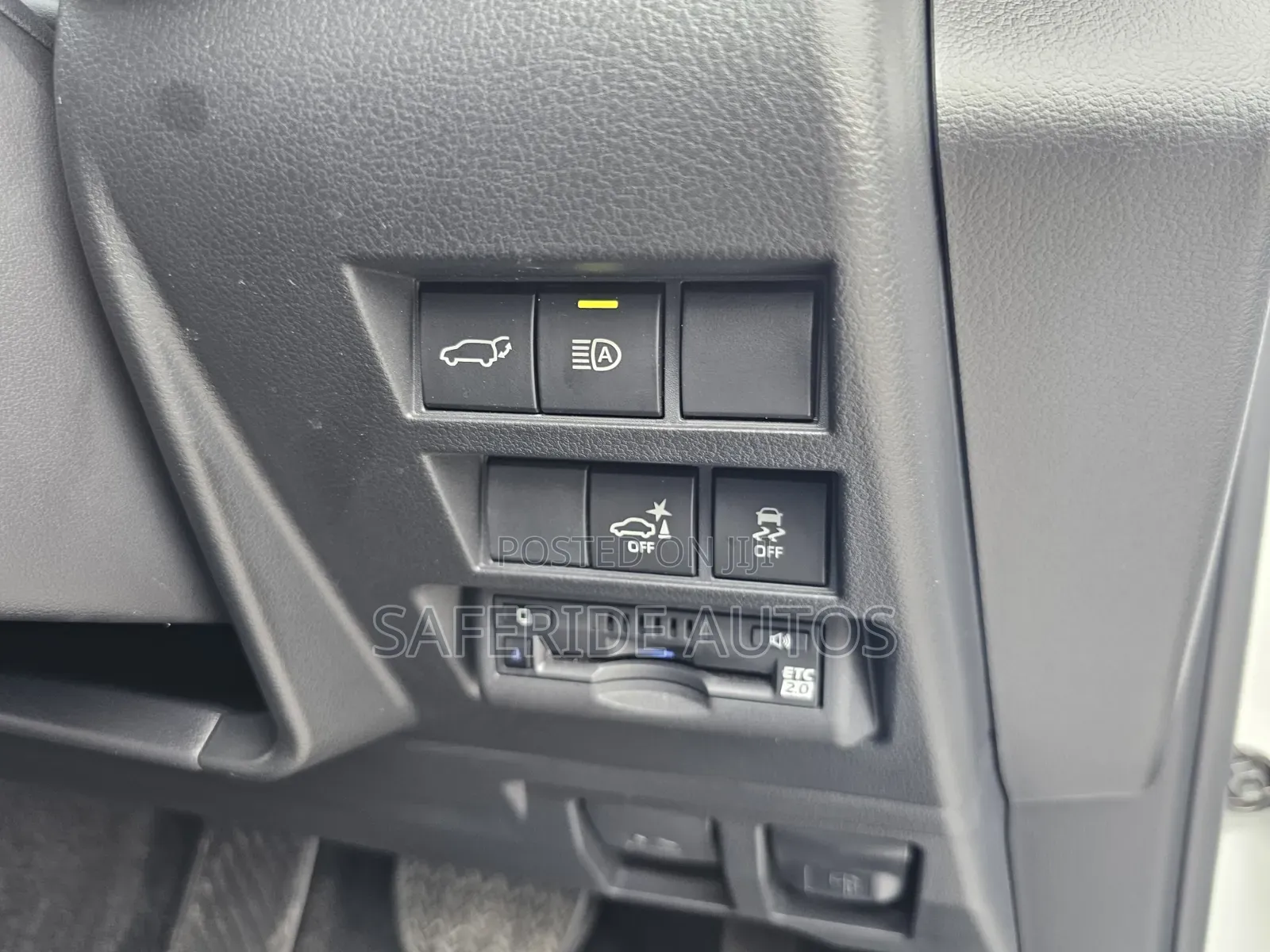 Toyota Land Cruiser LC300 2023 White