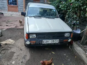 Nissan Pick-Up 1989 White