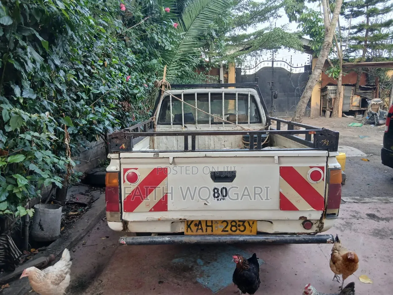 Nissan Pick-Up 1989 White