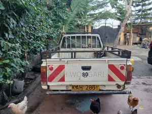 Nissan Pick-Up 1989 White