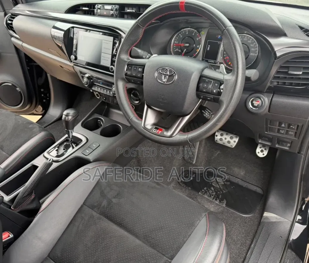 Toyota Hilux 2021 Black