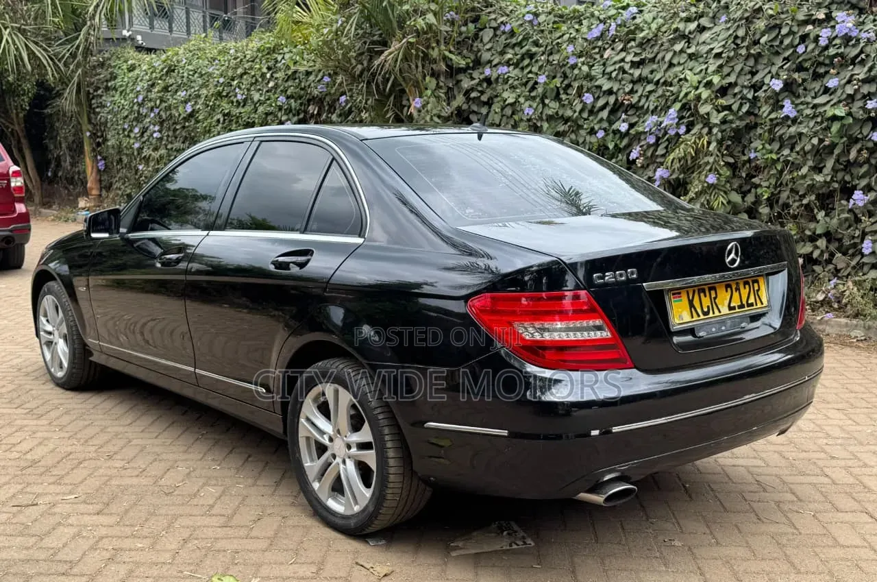 Mercedes-Benz C200 2011 Black