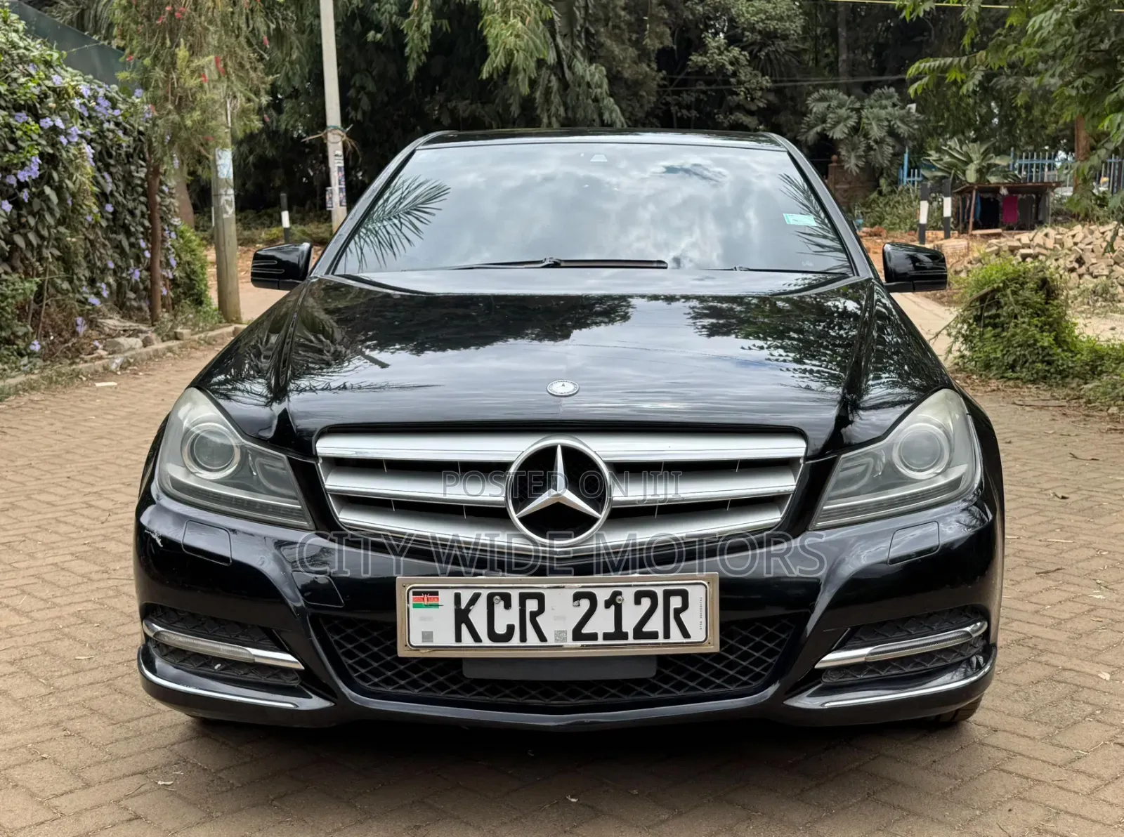 Mercedes-Benz C200 2011 Black