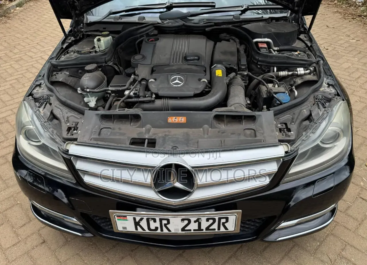 Mercedes-Benz C200 2011 Black