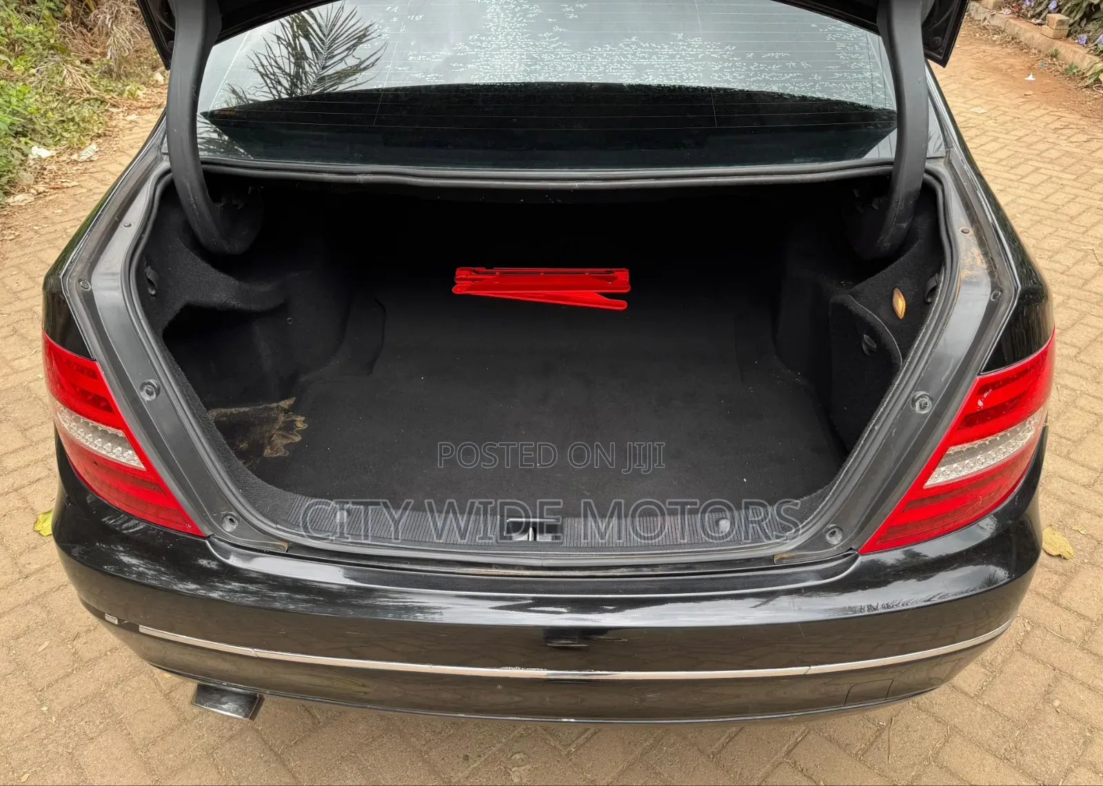 Mercedes-Benz C200 2011 Black