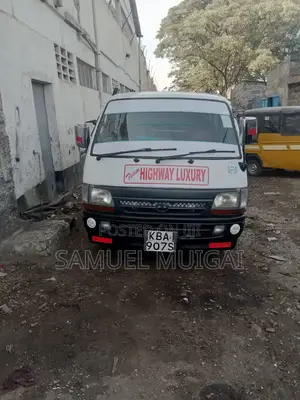 Toyota HiAce 2000 White