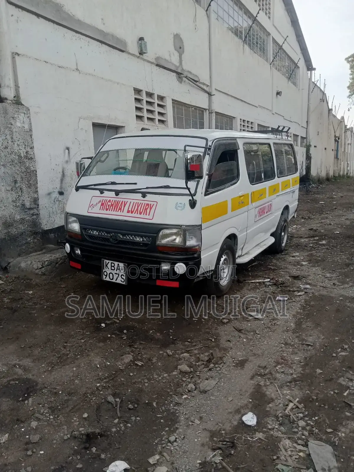 Toyota HiAce 2000 White