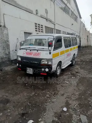 Toyota HiAce 2000 White