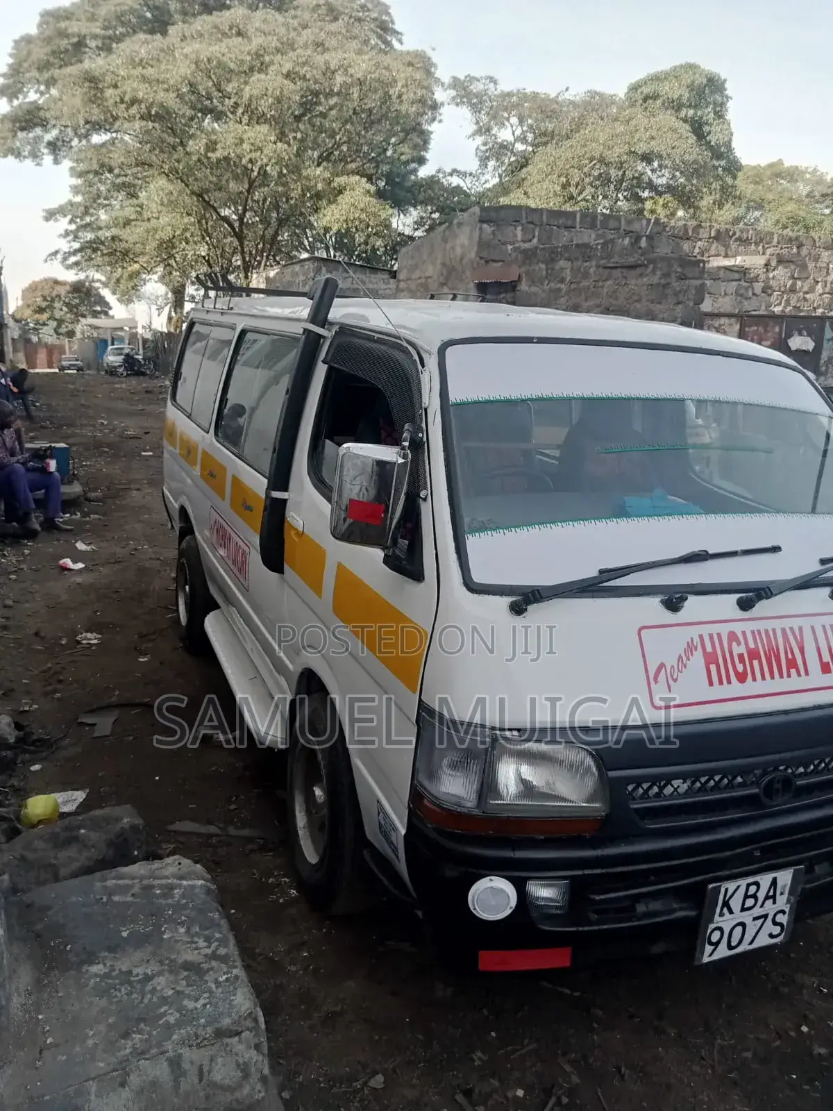 Toyota HiAce 2000 White