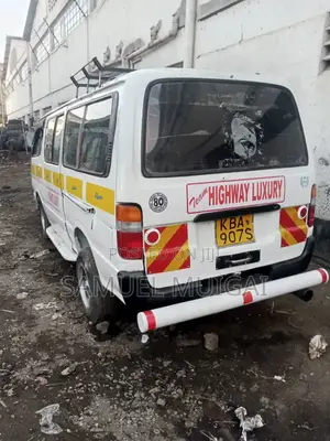 Toyota HiAce 2000 White