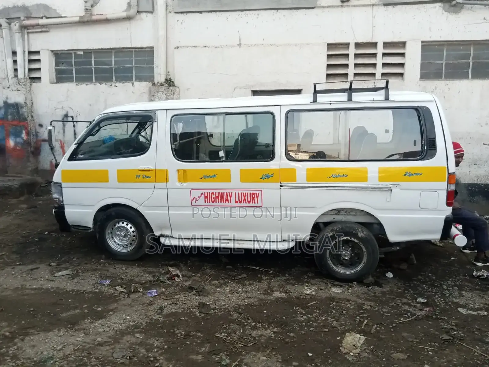Toyota HiAce 2000 White
